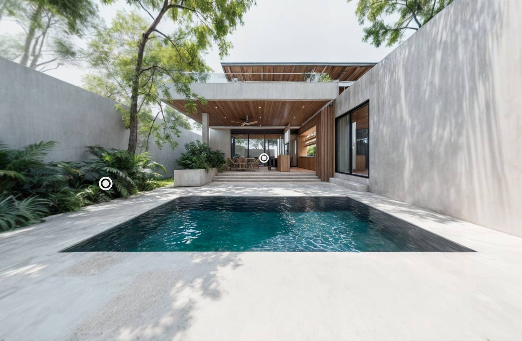 Recorrido virtual 360°: patio con alberca, terraza techada en madera y muros de concreto